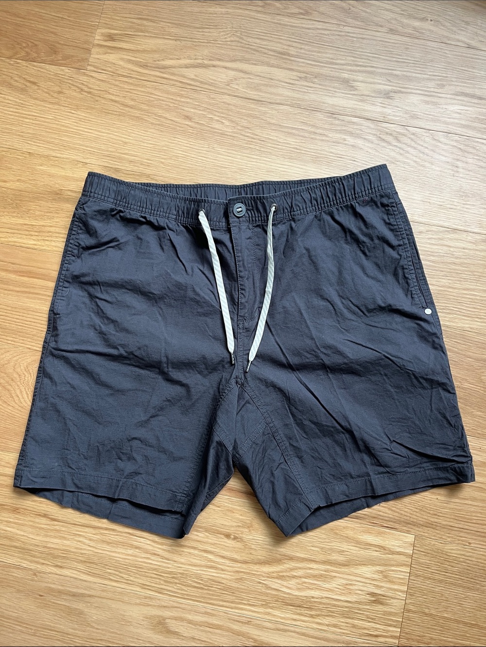 Vuori Men’s Ripstop Shorts-gray size XXL